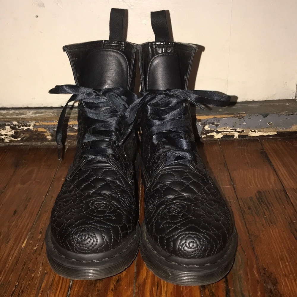 Rose embroidered Dr. Martens